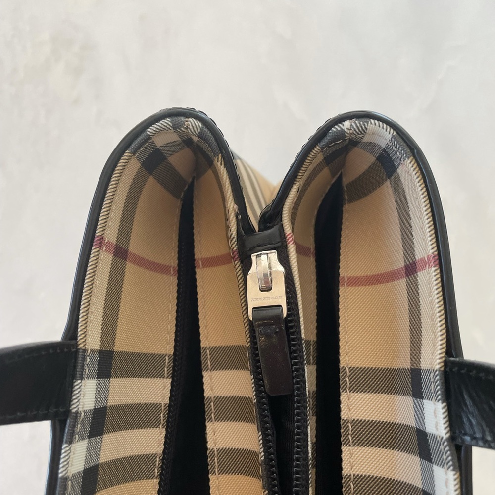 Burberry Bag - Picture 4 of 8